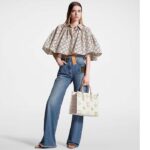 Louis Vuitton Women OnTheGo MM Tote Beige Monogram Coated Canvas Textile Lining – Bild 12