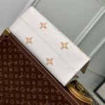 Louis Vuitton Women OnTheGo MM Tote Beige Monogram Coated Canvas Textile Lining – Bild 5