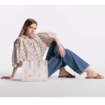 Louis Vuitton Women OnTheGo MM Tote Beige Monogram Coated Canvas Textile Lining – Bild 11