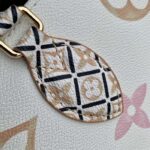 Louis Vuitton Women OnTheGo MM Tote Beige Monogram Coated Canvas Textile Lining – Bild 7