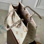 Louis Vuitton Women OnTheGo MM Tote Beige Monogram Coated Canvas Textile Lining – Bild 6