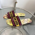 Dior Unisex CD Dway Slide Lime Yellow Multicolor Embroidered Cotton Toile De Jouy Voyage – Image 3