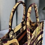 Dior Unisex CD Medium Book Tote Yellow Multicolor Toile De Jouy Voyage Embroidery - immagine 9