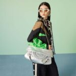 Gucci Unisex Blondie Medium Tote Bag Silver Lamé Leather Round Interlocking G - Imagen 12