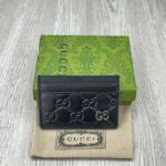 Gucci Unisex GG Gucci Signature Card Case Black Leather Metal Four Card Slots - Image 2