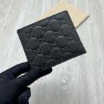 Gucci Unisex GG Gucci Signature Wallet Card Case Black Leather Metal Eight Card Slots - Imagen 4