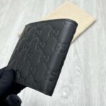 Gucci Unisex GG Gucci Signature Wallet Card Case Black Leather Metal Eight Card Slots - Imagen 6