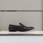 Gucci Unisex GG Jordaan Crocodile Loafer Blake Construction Brown Horsebit Leather Flat 1 CM Heel - immagine 2