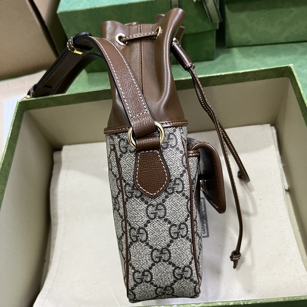 Gucci Unisex GG Mini Bucket Bag Interlocking G Beige Ebony GG Supreme Canvas (11)
