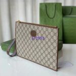 Gucci Unisex Pouch Interlocking G Beige Ebony GG Supreme Canvas Zip Closure - Imagen 3