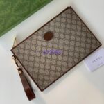 Gucci Unisex Pouch Interlocking G Beige Ebony GG Supreme Canvas Zip Closure - Imagen 4