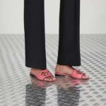 Gucci Women Interlocking G Cut Out Slide Sandal Dark Pink Leather Flat – Bild 11