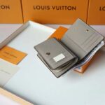 Louis Vuitton LV Unisex Cléa Wallet Tourterelle Beige Embossed Supple Grained Cowhide Leather - immagine 9