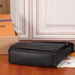 Louis Vuitton LV Unisex District PM Bag Black Damier Infini Cowhide Leather - Imagen 5