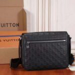 Louis Vuitton LV Unisex District PM Bag Black Damier Infini Cowhide Leather - Imagen 3