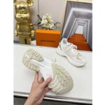 Louis Vuitton LV Unisex Run 55 Sneaker Beige Monogram Denim Lifted Rubber Outsole - immagine 9