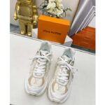 Louis Vuitton LV Unisex Run 55 Sneaker Beige Monogram Denim Lifted Rubber Outsole - immagine 2