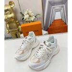 Louis Vuitton LV Unisex Run 55 Sneaker Beige Monogram Denim Lifted Rubber Outsole - immagine 4