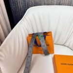 Louis Vuitton Unisex LV Line 40 MM Reversible Belt Green Monogram Eclipse Reverse Coated Canvas – Bild 5