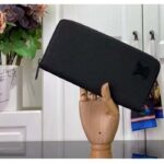 Louis Vuitton Unisex LV Pocket Organizer Black Black Grained Calf Leather Cowhide - Imagen 3