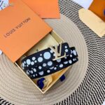 Louis Vuitton Unisex LV x YK LV Initiales 30 MM Reversible Infinity Dots Belt Black Leather - Imagen 4