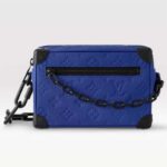Baúl unisex Louis Vuitton Mini Soft en piel de vacuno con monograma Taurillon en relieve azul de carreras