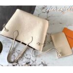 Louis Vuitton Women LV Neverfull MM Carryall Tote Crème Beige Embossed Grained Cowhide - Imagen 5