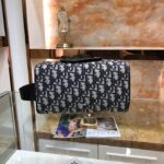 Dior Unisex CD Dior Lingot Toiletry Case Beige Black Oblique Jacquard Grained Calfskin - Bild 2