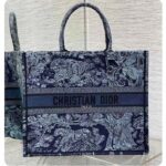 Dior Unisex CD Medium Book Tote Denim Blue Toile De Jouy Embroidery - immagine 2