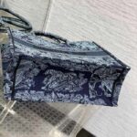 Dior Unisex CD Medium Book Tote Denim Blue Toile De Jouy Embroidery - immagine 6