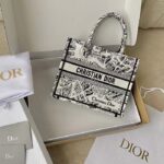 Dior Unisex CD Medium Book Tote White Black Plan De Paris Embroidery – Bild 5