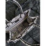 Dior Unisex CD Medium Book Tote White Black Plan De Paris Embroidery – Bild 7