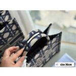 Dior Unisex CD Medium Dior Book Tote Beige Blue Macrocannage Embroidery - immagine 10