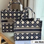 Dior Unisex CD Medium Dior Book Tote Beige Blue Macrocannage Embroidery - immagine 2