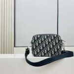 Dior Unisex CD Pouch Strap Beige Black Dior Oblique Jacquard Double Zipped Pocket - immagine 3