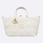 Borsa Dior Toujours CD Medium da donna in pelle di vitello Macrocannage Latte