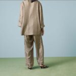 Gucci Men GG Supreme Silk Pant Beige Ebony Piped Unlined Elastic Waist Two Side Pockets Wide Leg - immagine 14