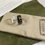 Gucci Unisex Icon Ring Yellow Gold Interlocking G 18k Yellow Gold Black Synthetic Corundum - Imagen 4