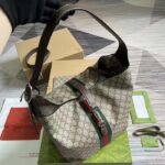 Gucci Unisex Jackie 1961 Small Shoulder Bag Beige Ebony GG Supreme Piston Closure - Image 4