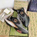 Gucci Unisex Run Sneaker Grey Black Suede Interlocking G Bi-Color Rubbe Low Heel - Imagen 3