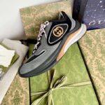 Gucci Unisex Run Sneaker Grey Black Suede Interlocking G Bi-Color Rubbe Low Heel - Imagen 7
