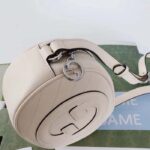 Gucci Women GG Blondie Mini Shoulder Bag White Leather Round Interlocking G Patch - immagine 3