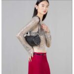 Gucci Women GG Blondie Small Shoulder Bag Round Interlocking G Black Leather - Imagen 12