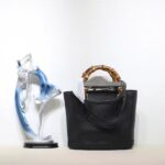 Gucci Women GG Diana Small Tote Bag Black Leather Gold-Toned Hardware Double G - Imagen 3