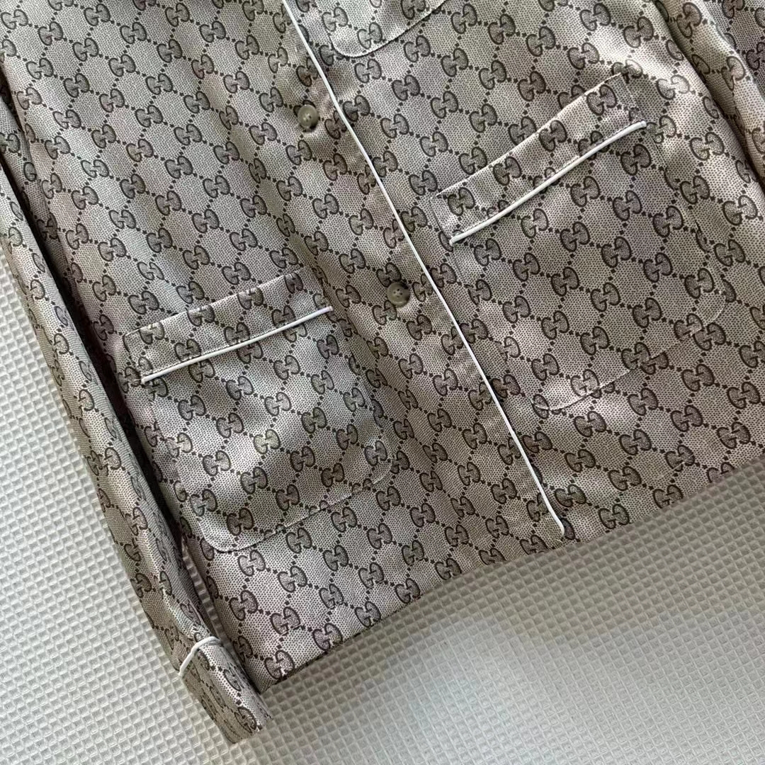 Gucci Women GG Supreme Print Beige Ebony Silk Piped Notch Collar Long Sleeves (11)