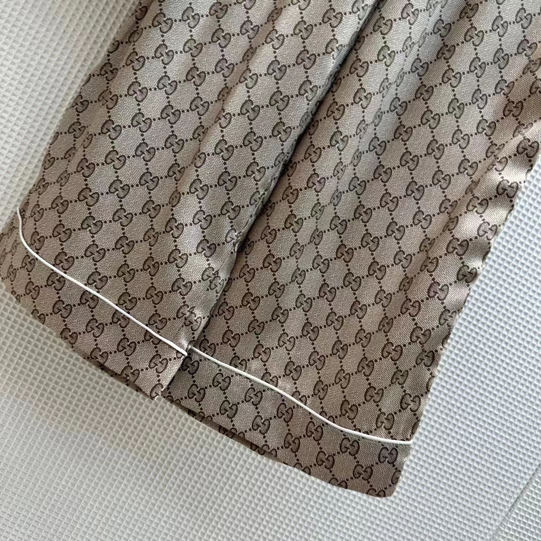 Gucci Women GG Supreme Print Beige Ebony Silk Piped Notch Collar Long Sleeves (14)