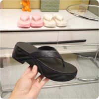 Gucci Women GG Thong Platform Slide Sandal Black Rubber Mid 5 CM Heel (10)