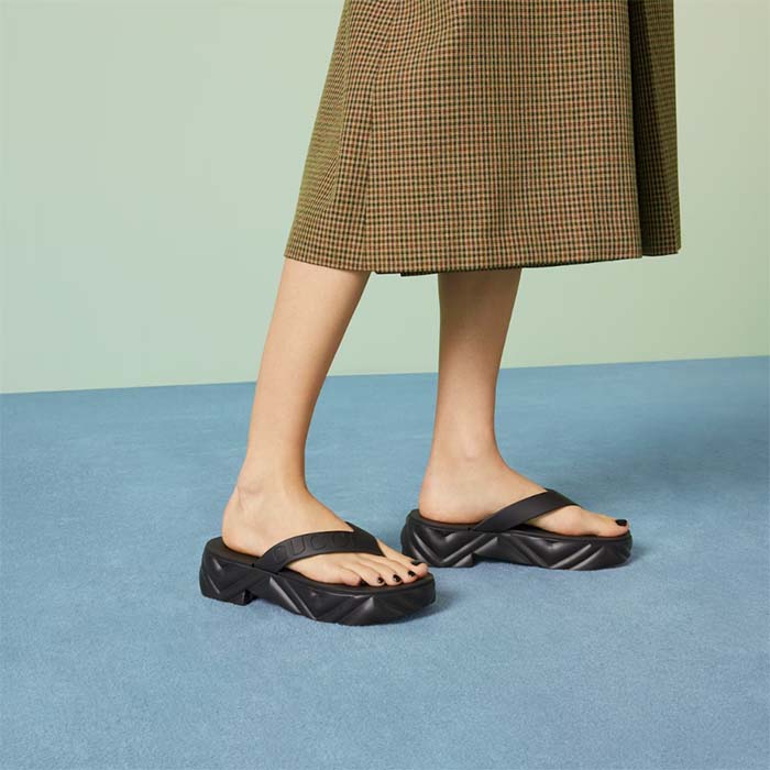 Gucci Women GG Thong Platform Slide Sandal Black Rubber Mid 5 CM Heel (3)