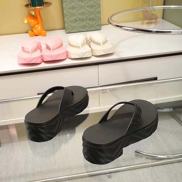 Gucci Women GG Thong Platform Slide Sandal Black Rubber Mid 5 CM Heel (5)
