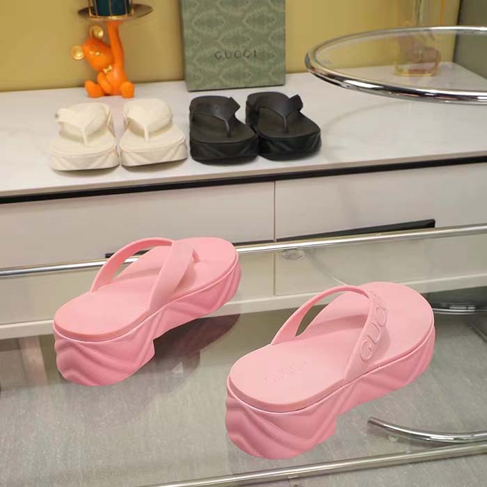 Gucci Women GG Thong Platform Slide Sandal Pink Rubber Mid 5 CM Heel (8)